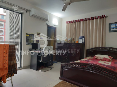 2500 sft Flat Rent with Parking at Dhanmondi